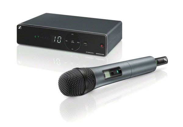 Sennheiser 507115 XSW 1-835-A Wireless System for Singers and Presenters