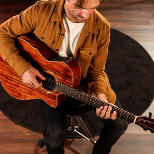 Washburn G55CE Comfort Deluxe 55 Series Grand Auditorium Cutaway Acoustic Electric Guitar. Koa