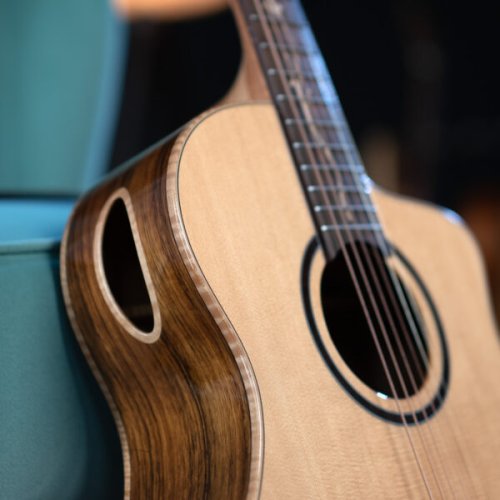 Washburn BTSC40SCE Bella Tono Suprema Acoustic-Electric Guitar. Natural Glossy