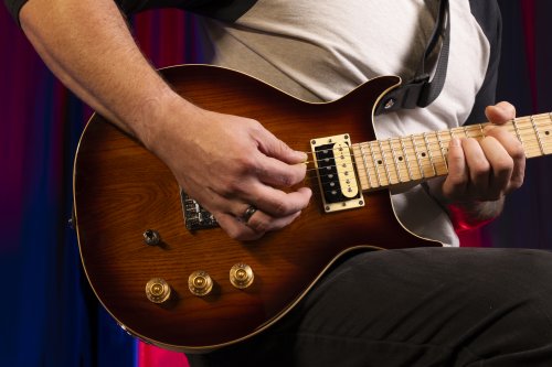 Washburn R5TS Wing Series Raven Electric Guitar. Tobacco Sunburst