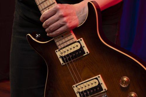 Washburn R5TS Wing Series Raven Electric Guitar. Tobacco Sunburst