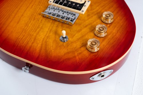 Washburn R5CB Wing Series Raven Electric Guitar. Cherry Sunburst