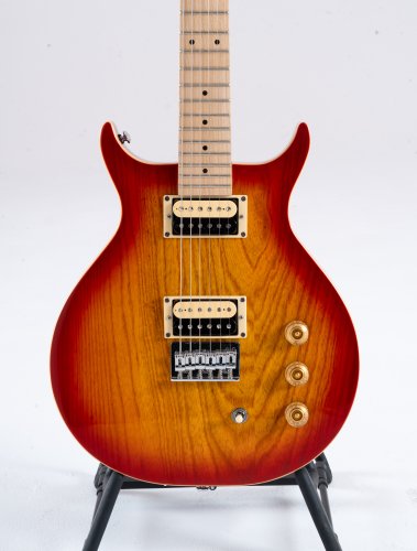 Washburn R5CB Wing Series Raven Electric Guitar. Cherry Sunburst
