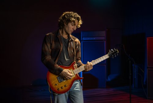 Washburn R5CB Wing Series Raven Electric Guitar. Cherry Sunburst