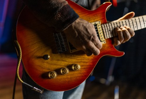 Washburn R5CB Wing Series Raven Electric Guitar. Cherry Sunburst