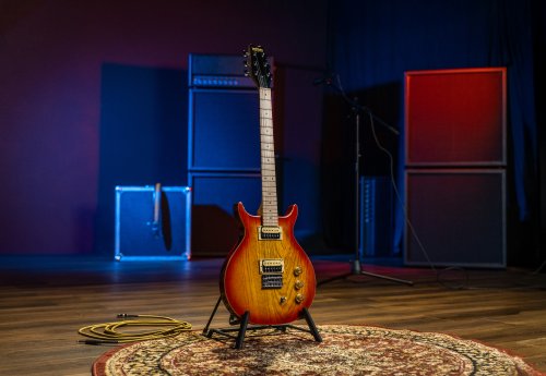 Washburn R5CB Wing Series Raven Electric Guitar. Cherry Sunburst