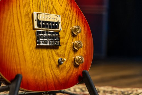 Washburn R5CB Wing Series Raven Electric Guitar. Cherry Sunburst
