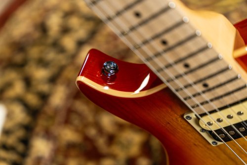Washburn R5CB Wing Series Raven Electric Guitar. Cherry Sunburst
