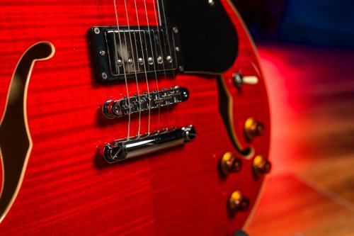 Washburn SH35TR Wing Series Semi Hollow Electric Guitar. Trans Red
