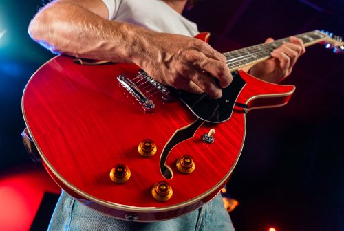 Washburn SH35TR Wing Series Semi Hollow Electric Guitar. Trans Red