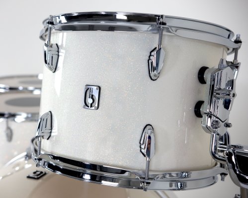 British Drum Co. LEG-22-CBUS-WH Legend Series US Club 22 Kit. White Haven (13", 16", 22")