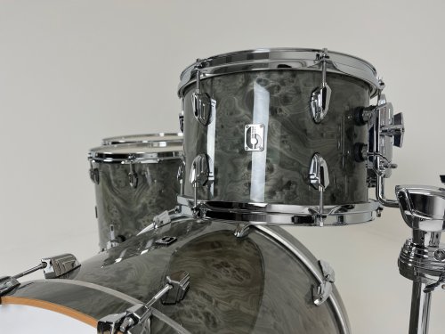 British Drum Co. LEG-22-CBUS-SS Legend Series US Club 22 Kit. Sterling Silver. (13", 16", 22")
